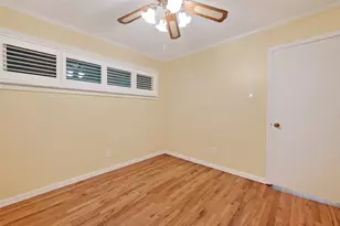909 Silber Rd, Houston, TX 77024 - Photo 19