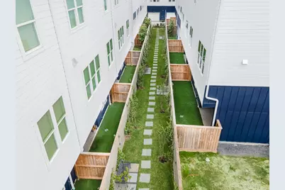 737 Bringhurst Street, Houston, TX 77020 - Photo 9