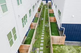 737 Bringhurst St, Houston, TX 77020 - Photo 9