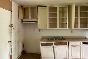 1208 W 10th St, Freeport, TX 77541 - Photo 3