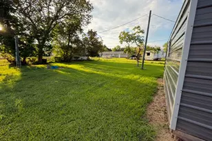 51 Burke Ct, Jones Creek, TX 77541 - Photo 21