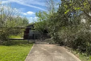 414 E 43rd St, Houston, TX 77022 - Photo 5