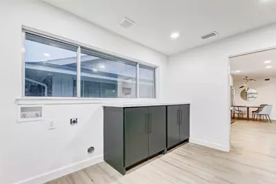 9219 Timberside Drive, Houston, TX 77025 - Photo 23