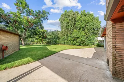 7714 Pecanwood Street, Hitchcock, TX 77563 - Photo 19