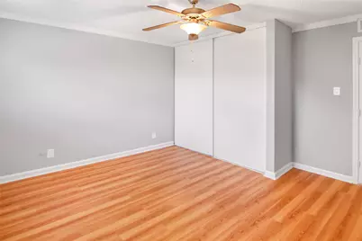 211 W F Street #211, La Porte, TX 77571 - Photo 11
