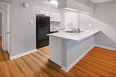 211 W F Street #211, La Porte, TX 77571 - Photo 9