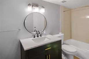 211 W F St, La Porte, TX 77571 - Photo 15