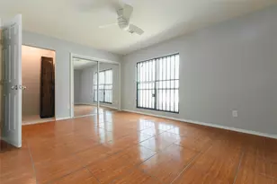 3719 Heatherbrook Dr, Houston, TX 77045 - Photo 7