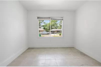 5622 Woodgreen Street, Houston, TX 77033 - Photo 9