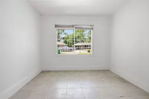 5622 Woodgreen St, Houston, TX 77033 - Photo 9