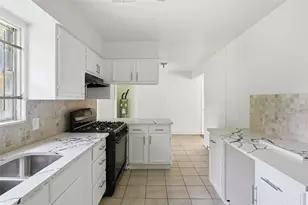 5622 Woodgreen St, Houston, TX 77033 - Photo 7