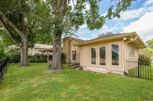 7715 Brush Wood Dr, Houston, TX 77088 - Photo 33