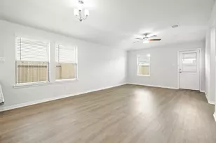 5345 Basquiat Dr, Houston, TX 77048 - Photo 9