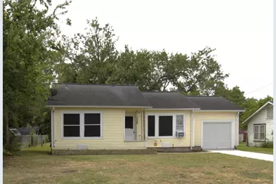 1109 Manor Drive, Victoria, TX 77901 - Photo 1