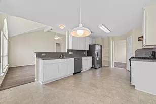 2111 Laurel Arbor Dr, Houston, TX 77014 - Photo 9