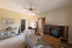 526 Wallace St, East Bernard, TX 77435 - Photo 3