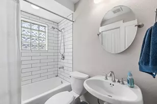 11910 Mullins Dr, Houston, TX 77035 - Photo 13