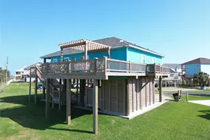 2340 Martinique, Crystal Beach, TX 77650 - Photo 3