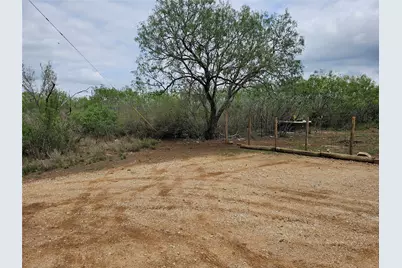 608 Country Breeze, Floresville, TX 78114 - Photo 19