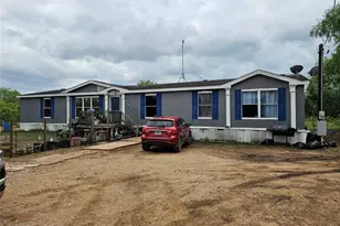 608 Country Breeze, Floresville, TX 78114 - Photo 1