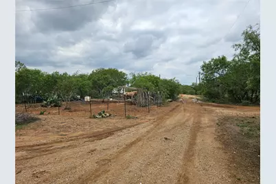 608 Country Breeze, Floresville, TX 78114 - Photo 21
