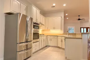 210-C Clearview Ave, Friendswood, TX 77546 - Photo 5