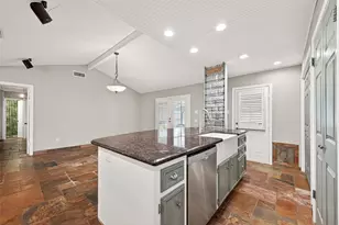 1142 Pinecroft Dr, Sugar Land, TX 77498 - Photo 17