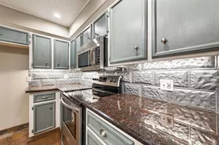 1142 Pinecroft Dr, Sugar Land, TX 77498 - Photo 15