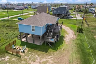 818 Surf Dr, Surfside Beach, TX 77541 - Photo 3