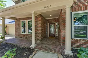 16910 Cottonwood Way, Houston, TX 77059 - Photo 3