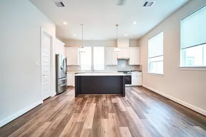 2802 Grand Fountains Drive #C, Houston, TX 77054 - Photo 9