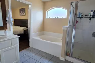 835 Forest Thicket Ln, Houston, TX 77067 - Photo 9