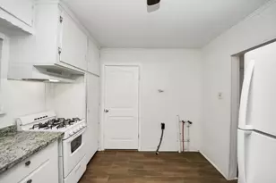 1213 28th St, Galveston, TX 77550 - Photo 19