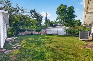 11107 Cedarhurst Dr, Houston, TX 77096 - Photo 41