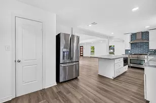 11107 Cedarhurst Dr, Houston, TX 77096 - Photo 9
