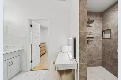 10718 Longmont Drive, Houston, TX 77042 - Photo 19