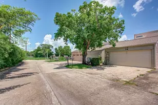 74 Cayenne Common, Lake Jackson, TX 77566 - Photo 37