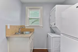 909 28th St, Galveston, TX 77550 - Photo 9