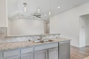 432 Pecan Landing Ln, La Marque, TX 77568 - Photo 11