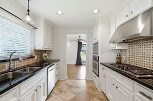 6427 Waltway Dr, Houston, TX 77008 - Photo 9