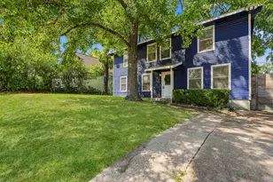 1306 20th St, Huntsville, TX 77340 - Photo 3