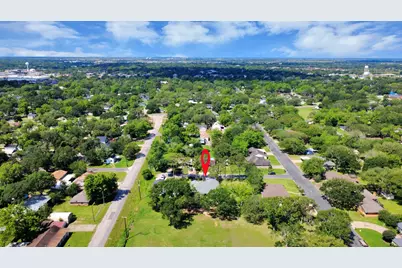 706 Clara Ave, El Campo, TX 77437 - Photo 9
