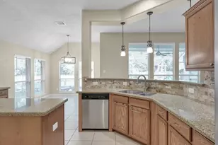 14 Bay Chapel Ct, The Woodlands, TX 77385 - Photo 11