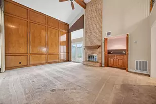 8006 Oakwood Forest Dr, Houston, TX 77040 - Photo 9