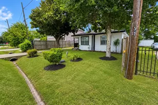 8517 Rubin St, Houston, TX 77051 - Photo 3