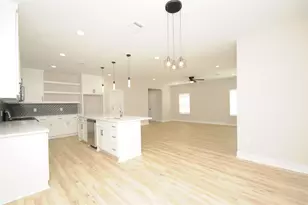 8203 Gladstone St, Houston, TX 77051 - Photo 9