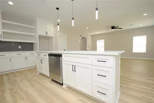 8203 Gladstone St, Houston, TX 77051 - Photo 13