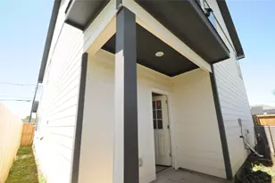 8203 Gladstone St, Houston, TX 77051 - Photo 41