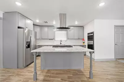 10011 Cliffwood Drive, Houston, TX 77035 - Photo 9