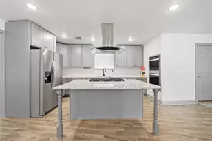 10011 Cliffwood Dr, Houston, TX 77035 - Photo 9